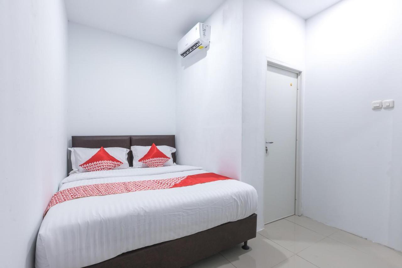 Oyo 907 Wisma Cakung Джакарта Экстерьер фото