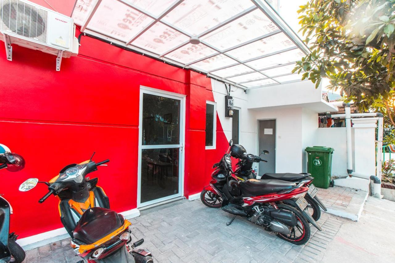 Oyo 907 Wisma Cakung Джакарта Экстерьер фото