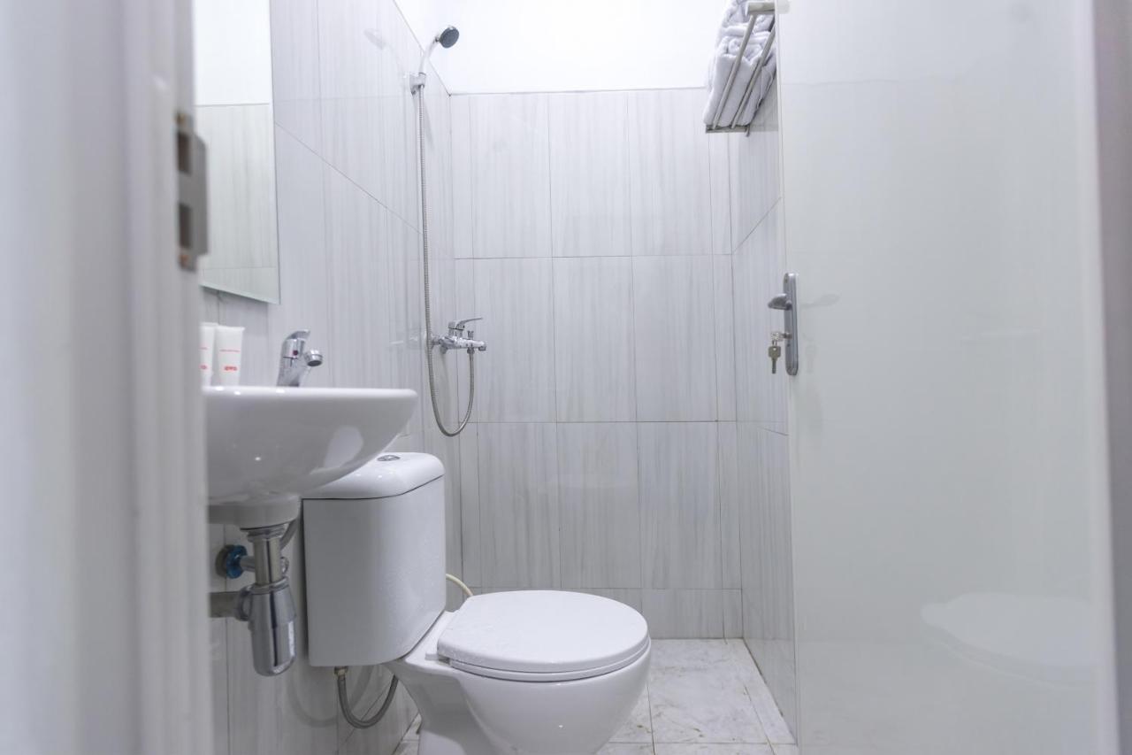 Oyo 907 Wisma Cakung Джакарта Экстерьер фото