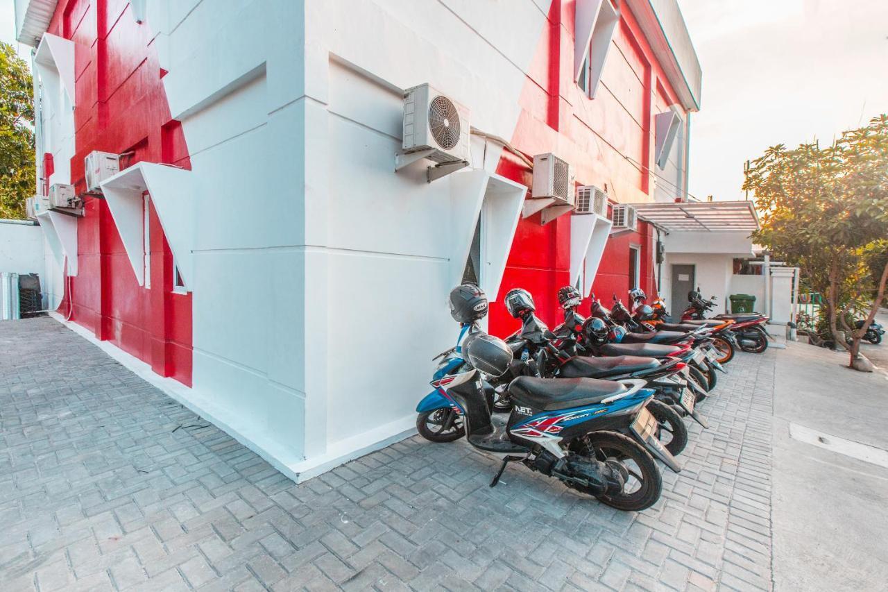 Oyo 907 Wisma Cakung Джакарта Экстерьер фото